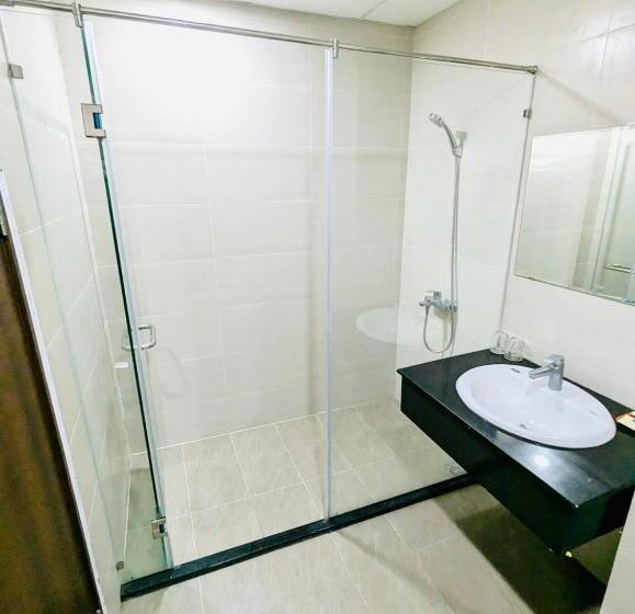 اتاق استاندارد با بالکن و چشم‌انداز دریا, Youth Hotel Do Son