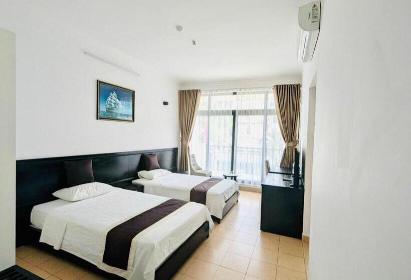 اتاق سه نفره دلوکس با چشم‌انداز دریا, Youth Hotel Do Son