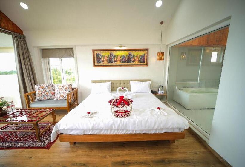 Люкс с Балконом, Eshi Resorts And Restaurant   Bhimashankars Jungle Luxury Resort