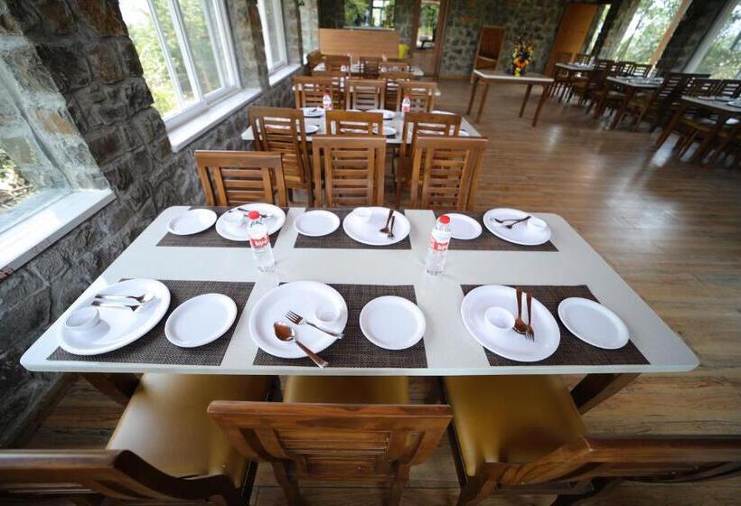 Люкс с Балконом, Eshi Resorts And Restaurant   Bhimashankars Jungle Luxury Resort