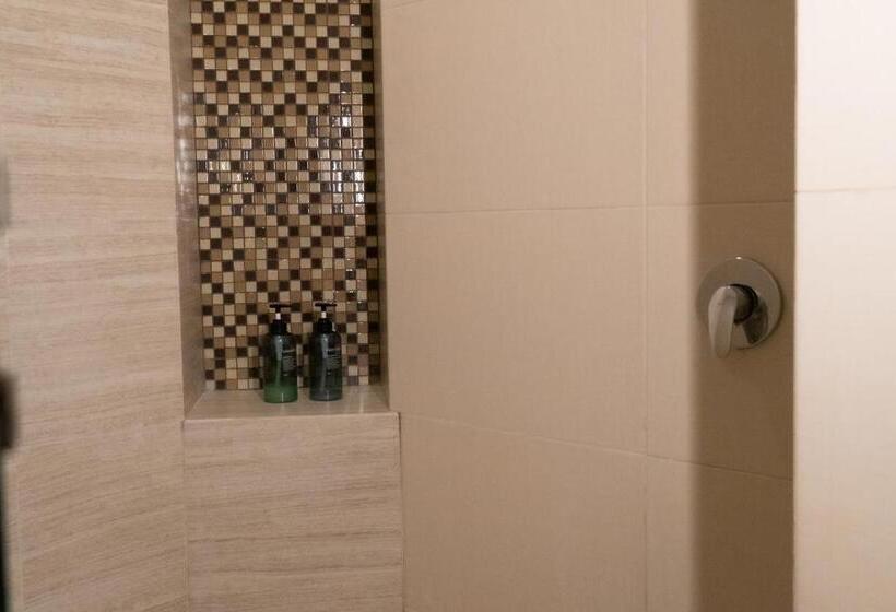 Quarto Triplo Estandar, Infinity Suites Habitación Triple 212