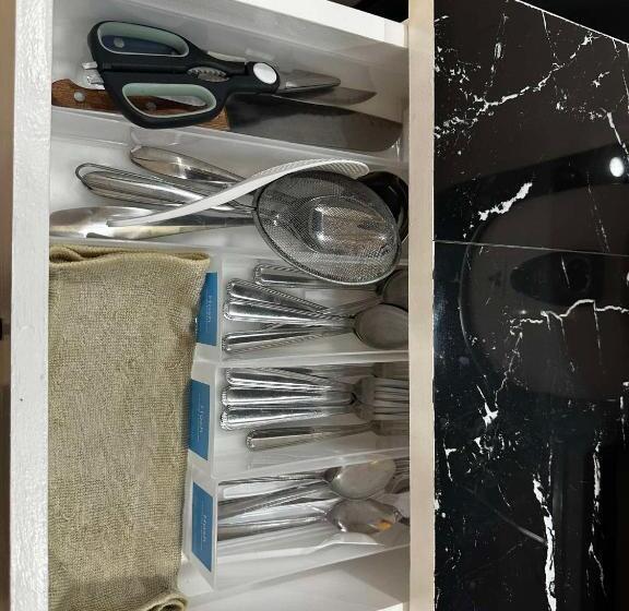 침실 2개 아파트, Joystaycation Condo