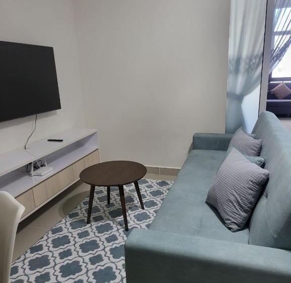 إستديو قياسى مطل على حمام السباحة, The Shore By Petite Residence