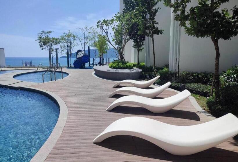 إستديو قياسى مطل على حمام السباحة, The Shore By Petite Residence