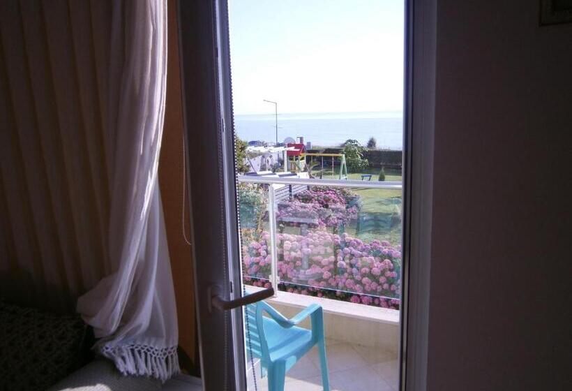 غرفة قياسية مطلّة علي البحر مزوَّدة بشُرفة, Villa Flaga