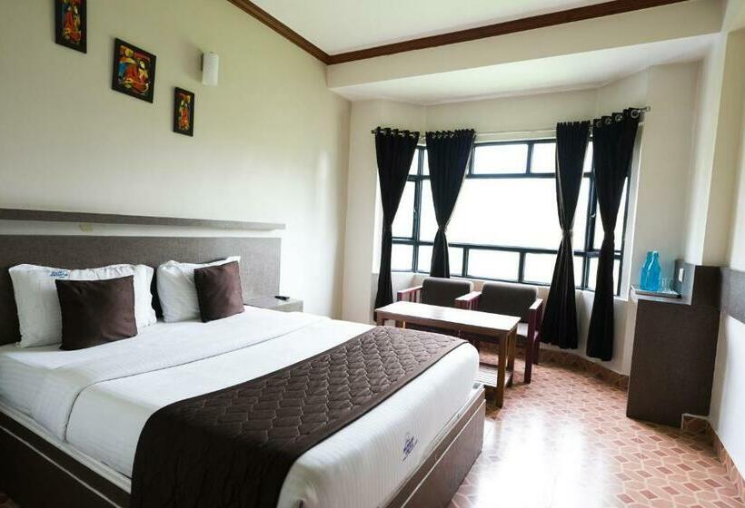 Deluxe Rum, Munnar Castle