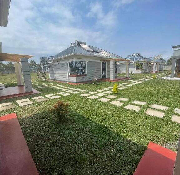 اتاق خانوادگی با چشم‌انداز کوه, Mavana Cottages