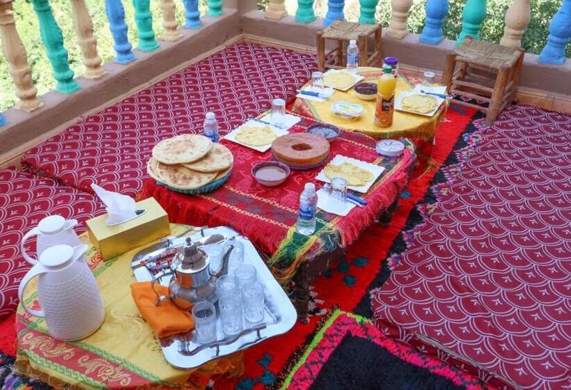 اتاق خانوادگی با چشم‌انداز باغ, Gite Gougadir Imoughlad