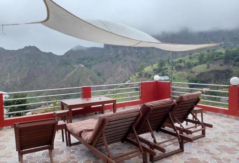 اتاق استاندارد با چشم‌انداز کوهستان, Sandro Paul Residenciel