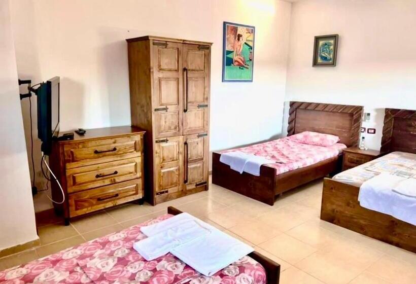 חדר לארבעה סטנדרטי עם מרפסת, Jardin Miraculeux