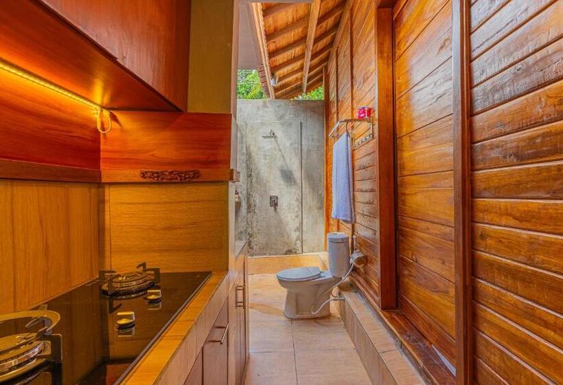 Вилла с 1 спальней и бассейном, Ngesil Private Joglo & Pool