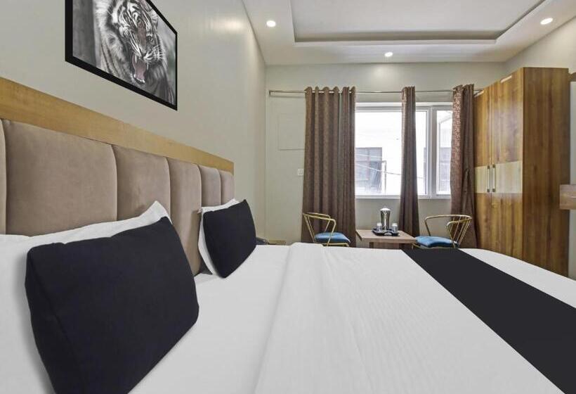 اتاق کلاسیک سه تخته, Super Hotel O Gauri Shankar