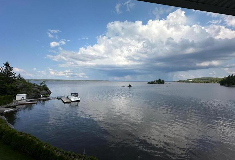 스탠다드 룸 킹사이즈 침대, Haileybury Lakehouse