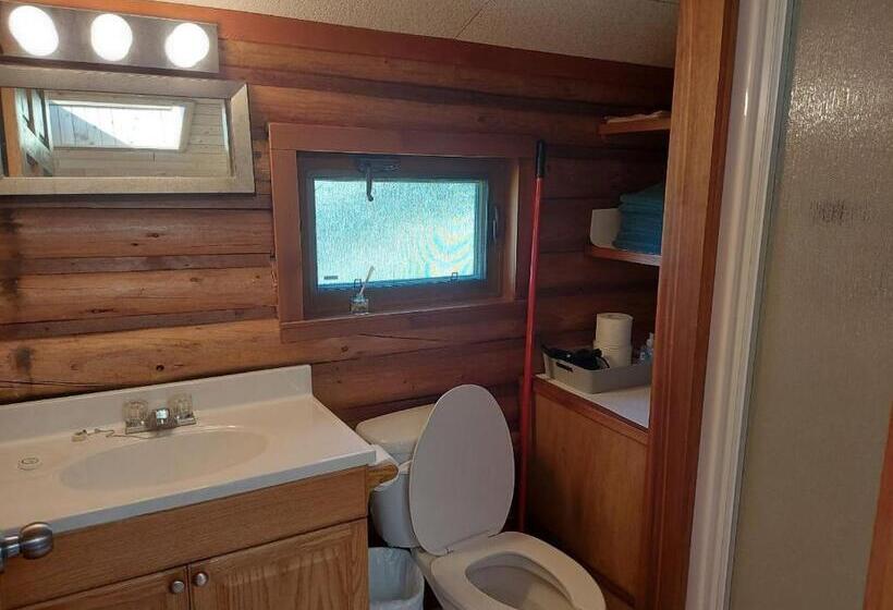 Standard studio with lake view, Escott Bay Resort