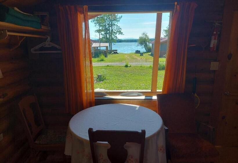 Standard studio with lake view, Escott Bay Resort