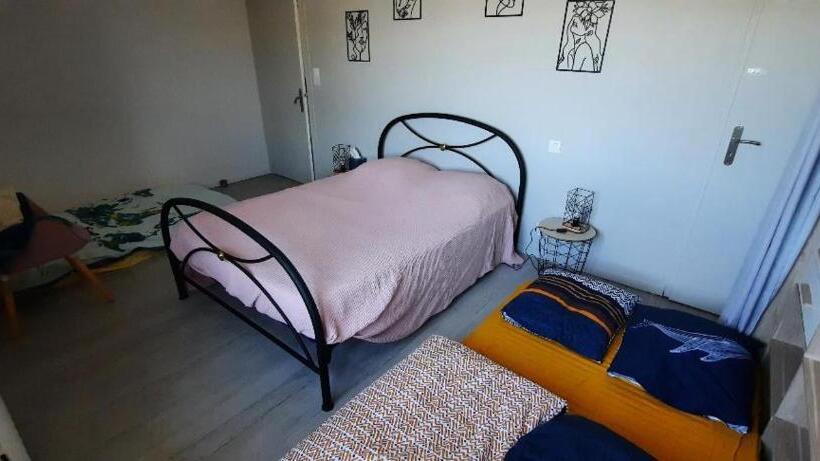 家庭间, Chambre D Hôtes Des Roseaux