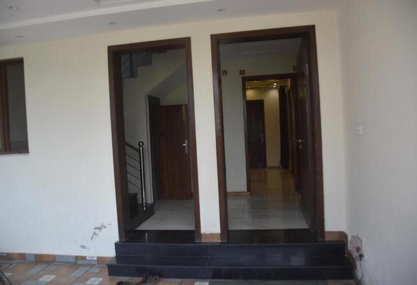 اتاق لوکس خانوادگی, Ukasha Guest House