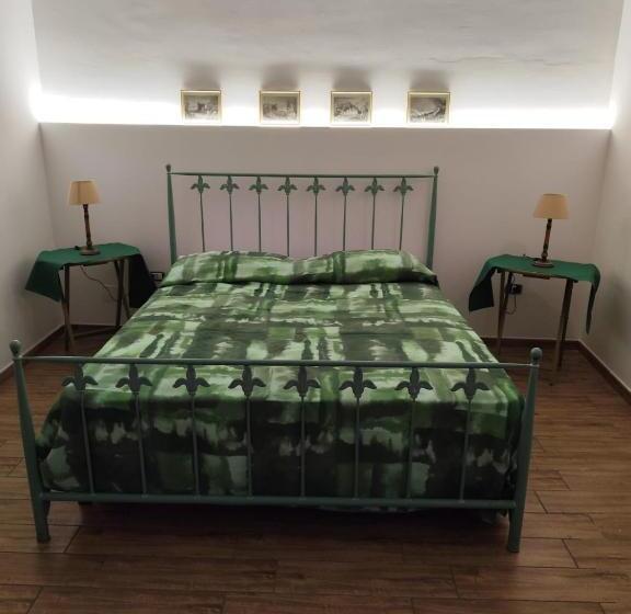 Номер Deluxe, Vicolo Stretto