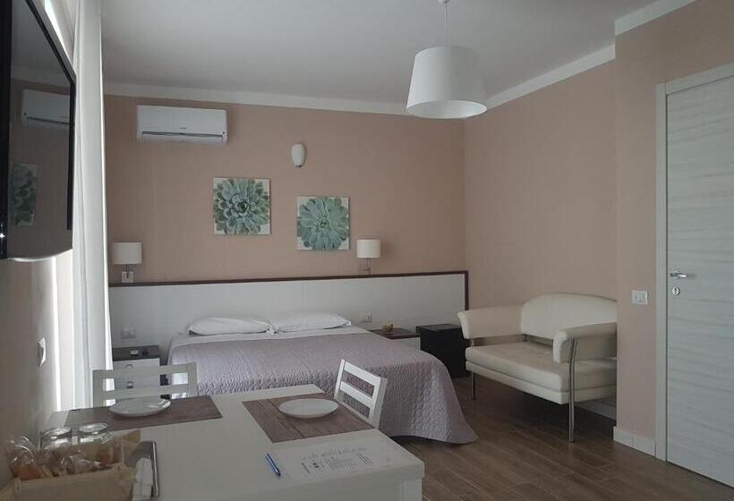 חדר סטנדרט לשלושה עם טרסה, Palazzo Ducale