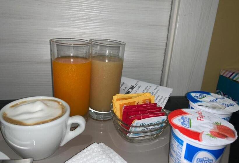 חדר סטנדרט לשלושה עם טרסה, Palazzo Ducale