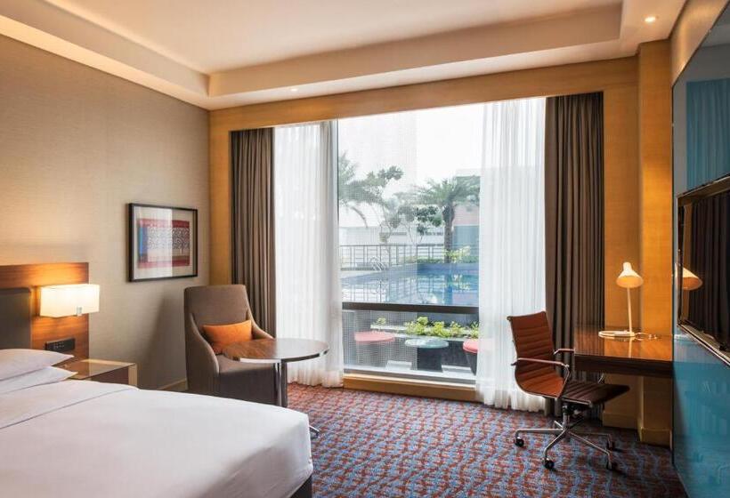 스탠다드 룸 풀장 전망, Hyatt Regency Lucknow Gomti Nagar