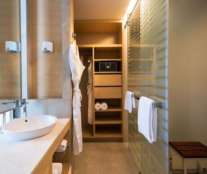 Medencére Néző Standard Szoba, Hyatt Regency Lucknow Gomti Nagar