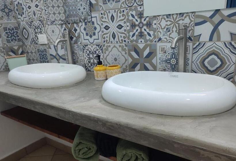 خانه 1 خوابه, La Table De Apoyo