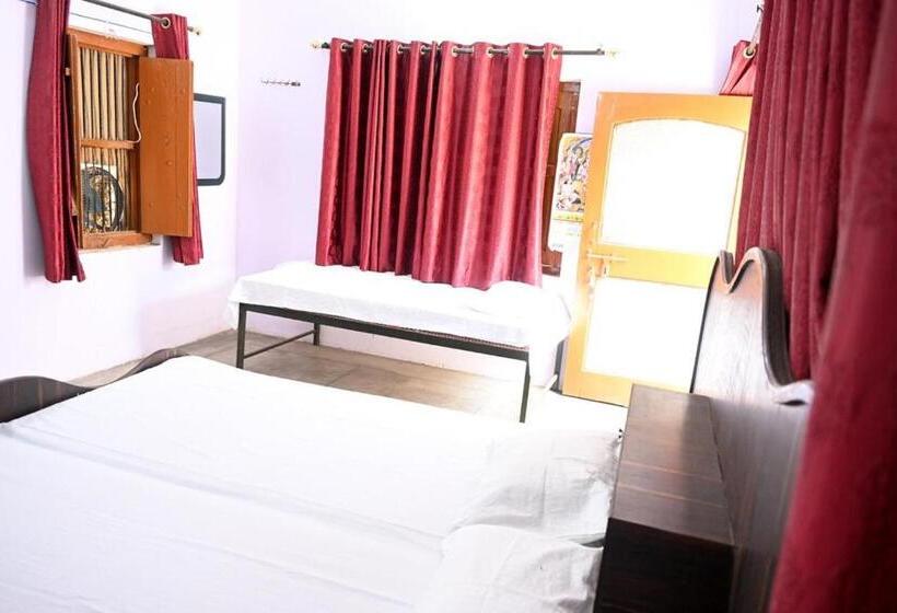 Номер Deluxe, Sandhya Guest House