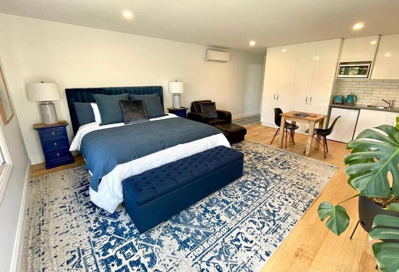 디럭스 스위트 킹 침대, Port Fairy Bnb   The Blue Suite