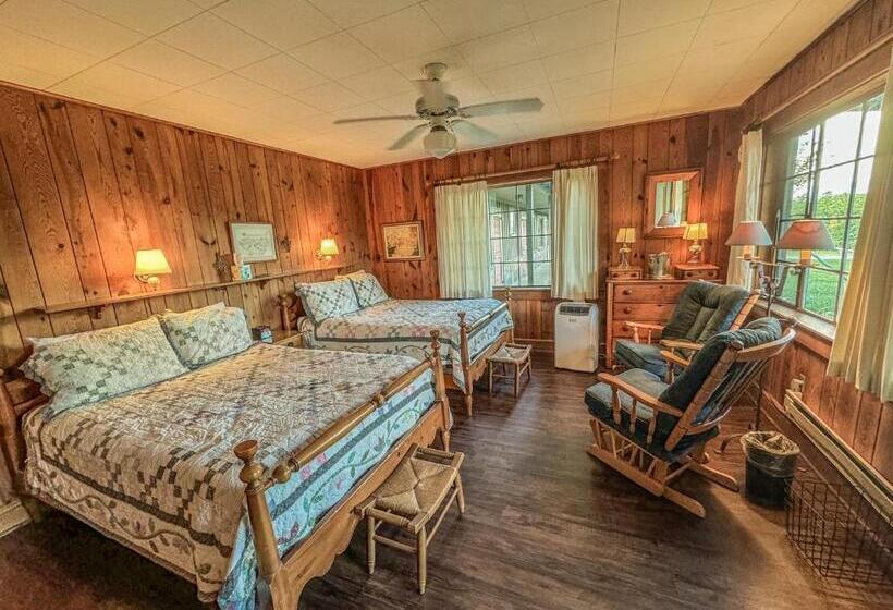 Номер Стандарт, Hemlock Inn