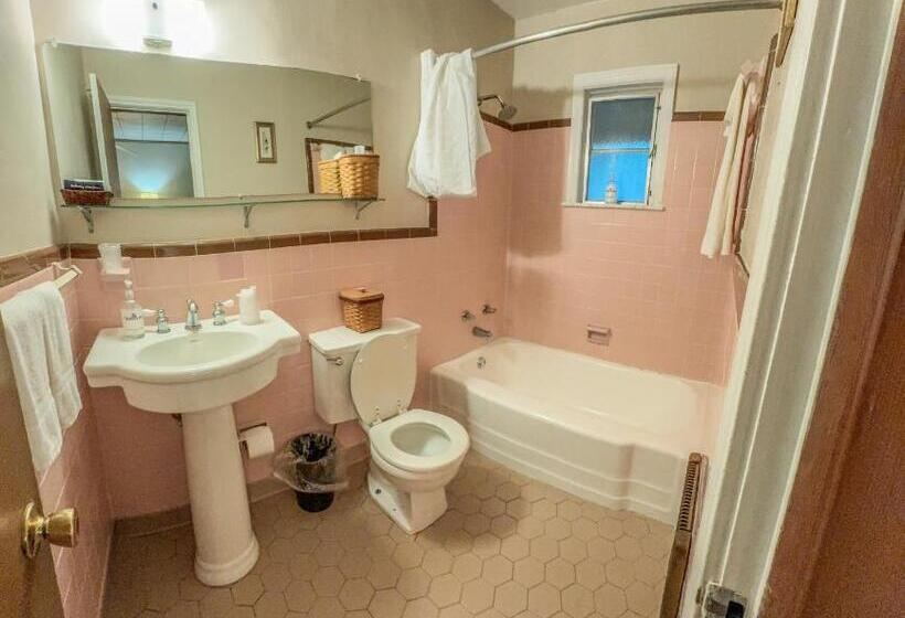 Номер Deluxe с Балконом, Hemlock Inn