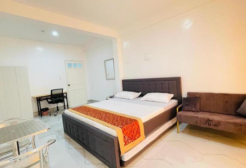Люкс Deluxe Кровать Кинг, Legends Hotel Lemery Batangas