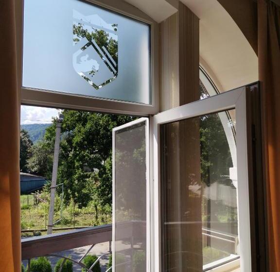발코니가 있는 스위트, Kavaler Inn