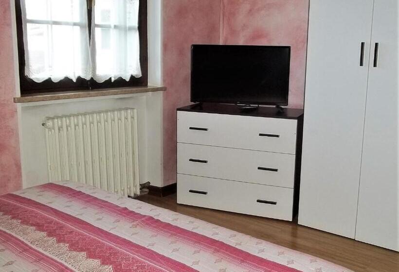 غرفة قياسية ثلاثية, B&b Dei Laghi