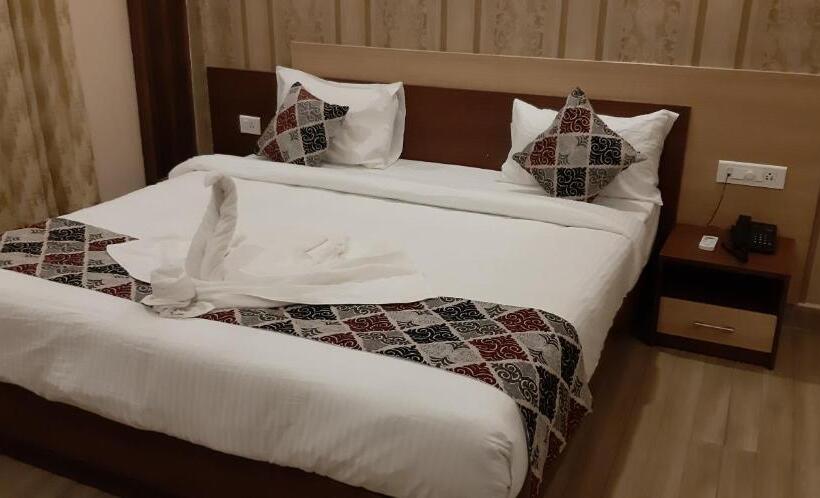 سوییت اجرایی, Pipul Hotels And Resorts 400 Meter From Sea Beach