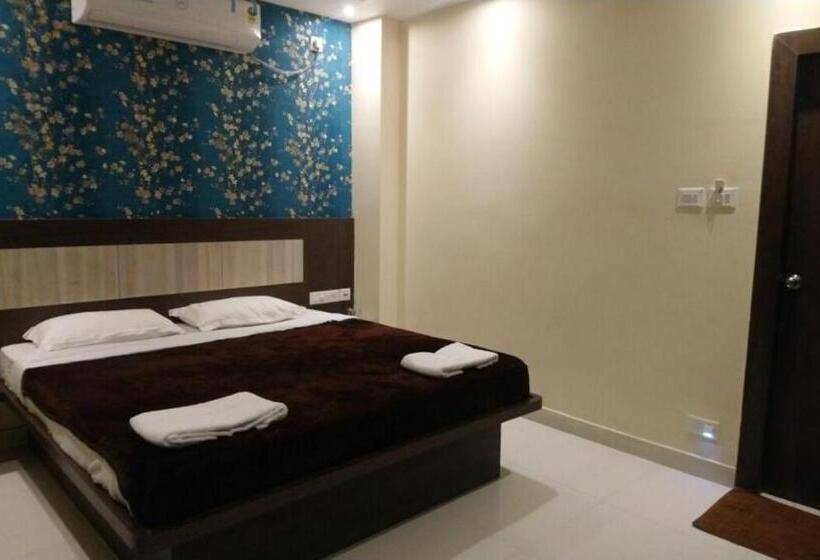 Номер Deluxe, Home Town Puri Near Temple & Golden Beach  Lift  Wifi With Restaurant Facilities  By Morservices