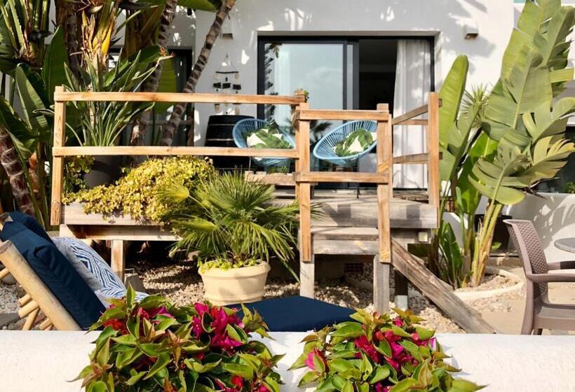 Quarto Estandar com Terraço, One Thousand Waves