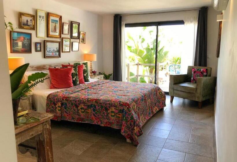Quarto Estandar com Terraço, One Thousand Waves
