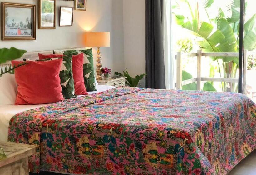 Quarto Estandar com Terraço, One Thousand Waves