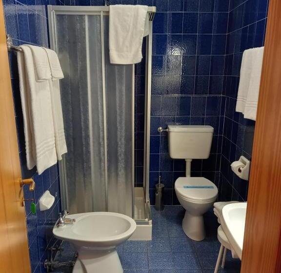 غرفة قياسية ثلاثية, Albergo Scoiattolo