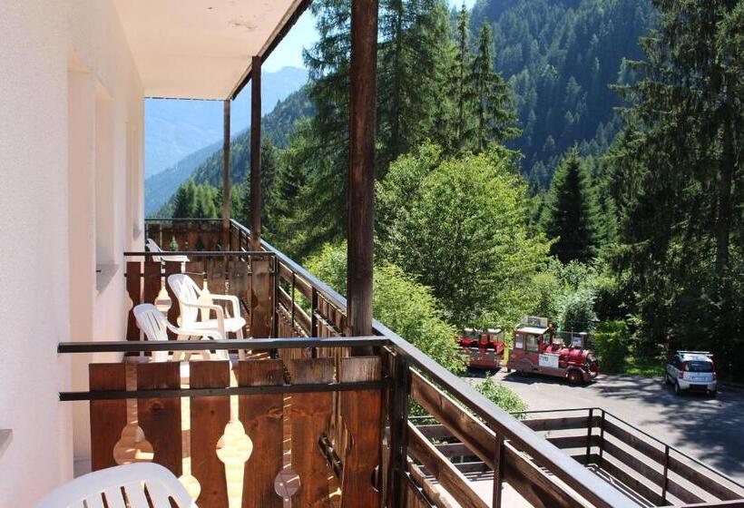 غرفة قياسية رباعية, Albergo Scoiattolo
