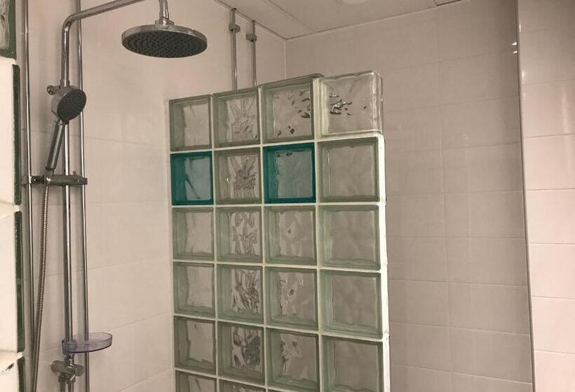 اتاق اکونومی با حمام مشترک, Kalmar Hotell