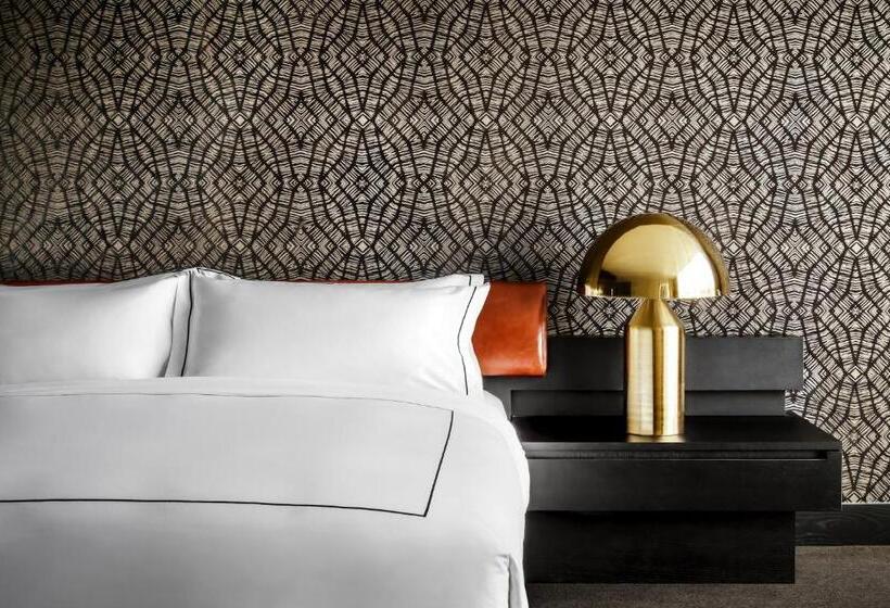 سوئیت با تخت بزرگ, Bisha Hotel Toronto