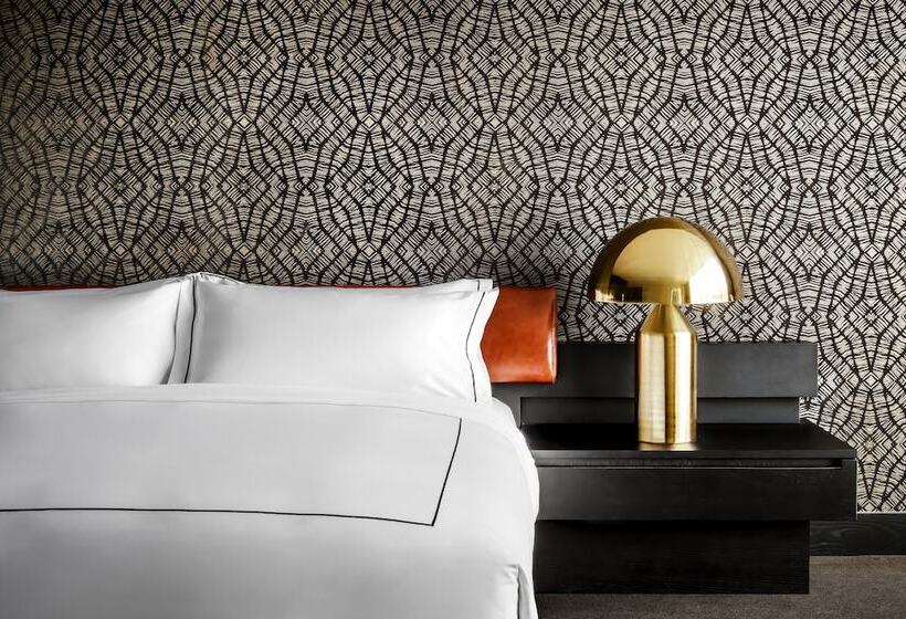 سوییت, Bisha Hotel Toronto