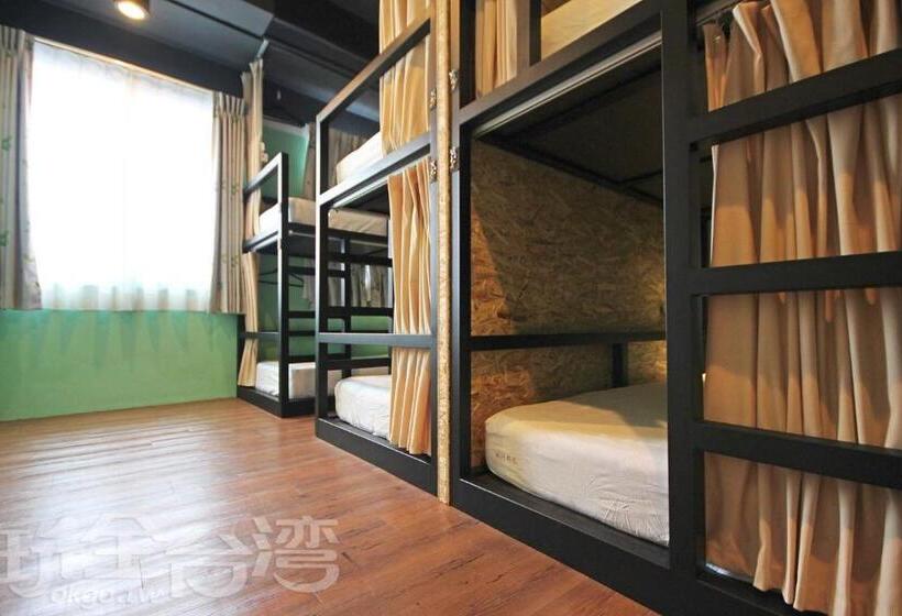 چادر با خدمات رفاهی استاندارد, Tourist Bunny Hostel