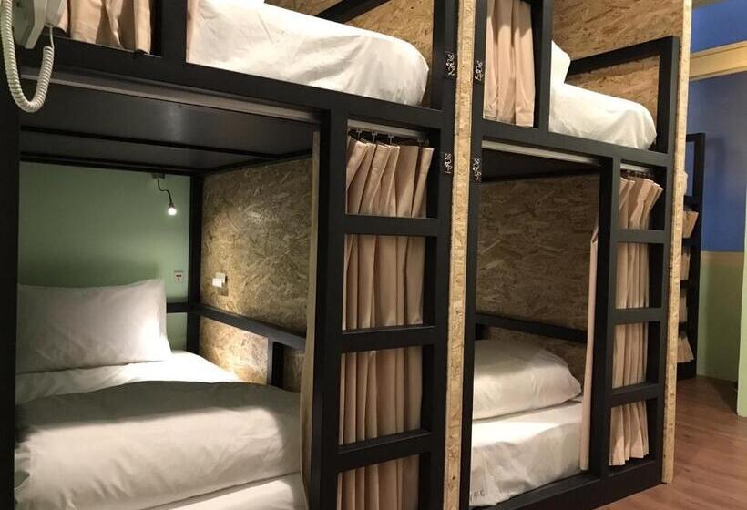 اتاق استاندارد سه نفره, Tourist Bunny Hostel