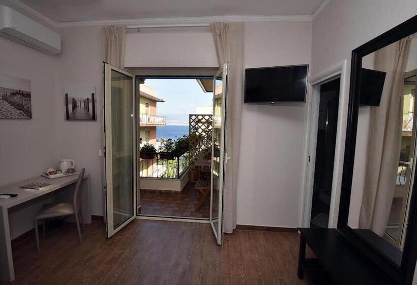 غرفة سوبيريور ثلاثية مطلّة علي البحر, B&b Paradiso Relais