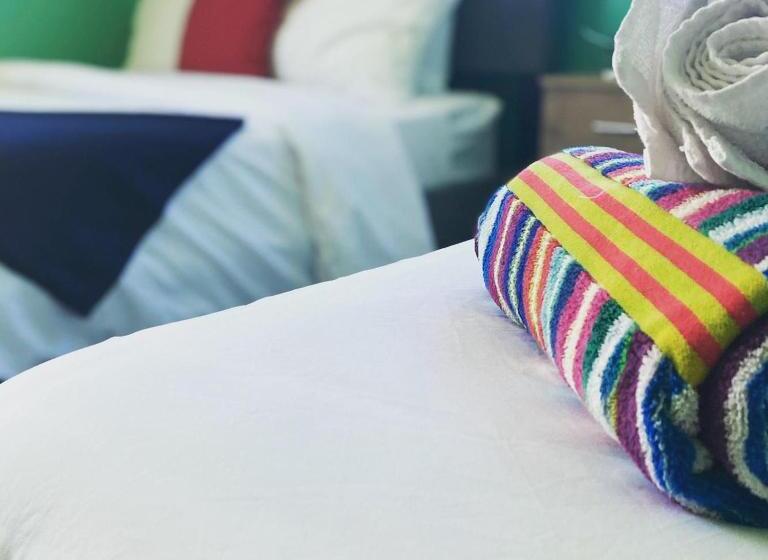 اتاق لوکس, Conturce Hostel