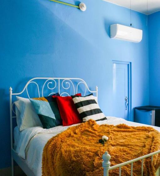 اتاق استاندارد, Conturce Hostel