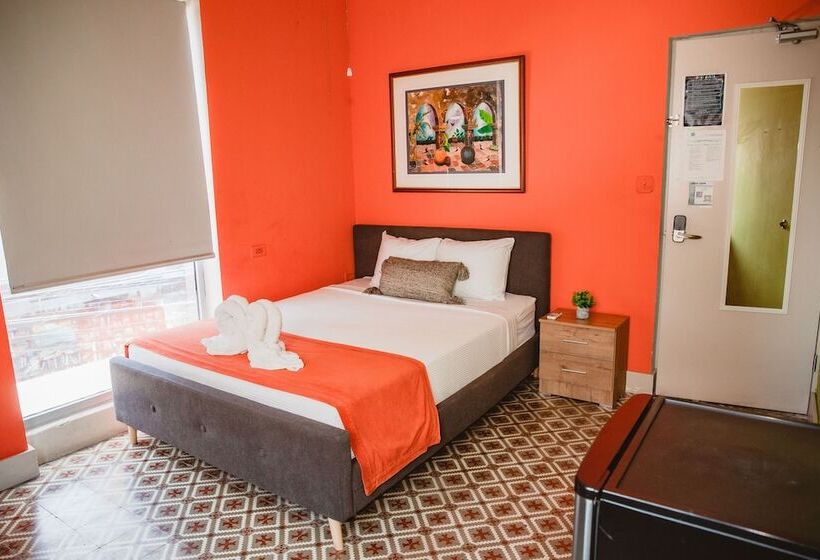 اتاق لوکس, Conturce Hostel